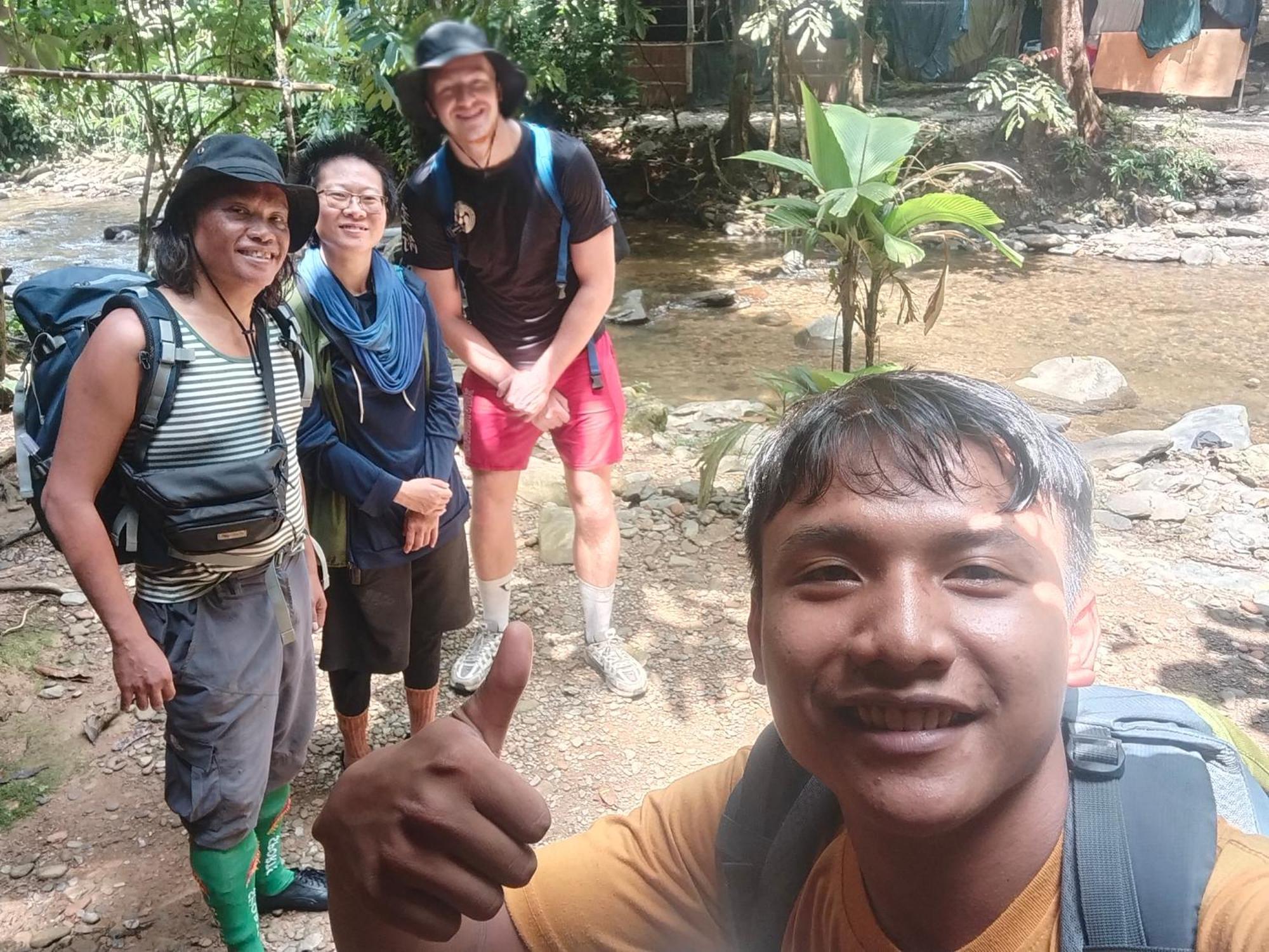 Jhony'S Backpacker-Guest House Only Stay Here Book Treking With Us Bukit Lawang Exterior photo