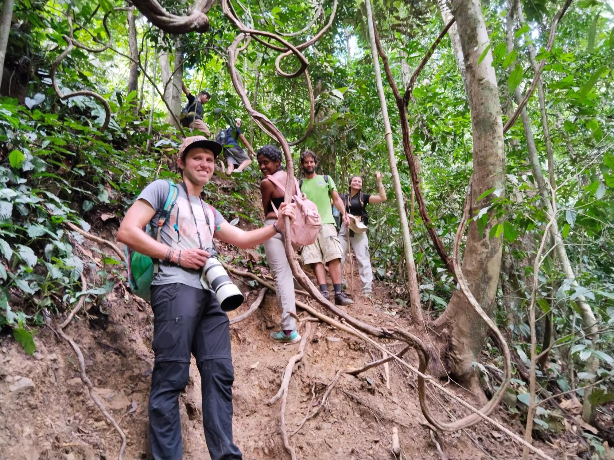 Jhony'S Backpacker-Guest House Only Stay Here Book Treking With Us Bukit Lawang Exterior photo