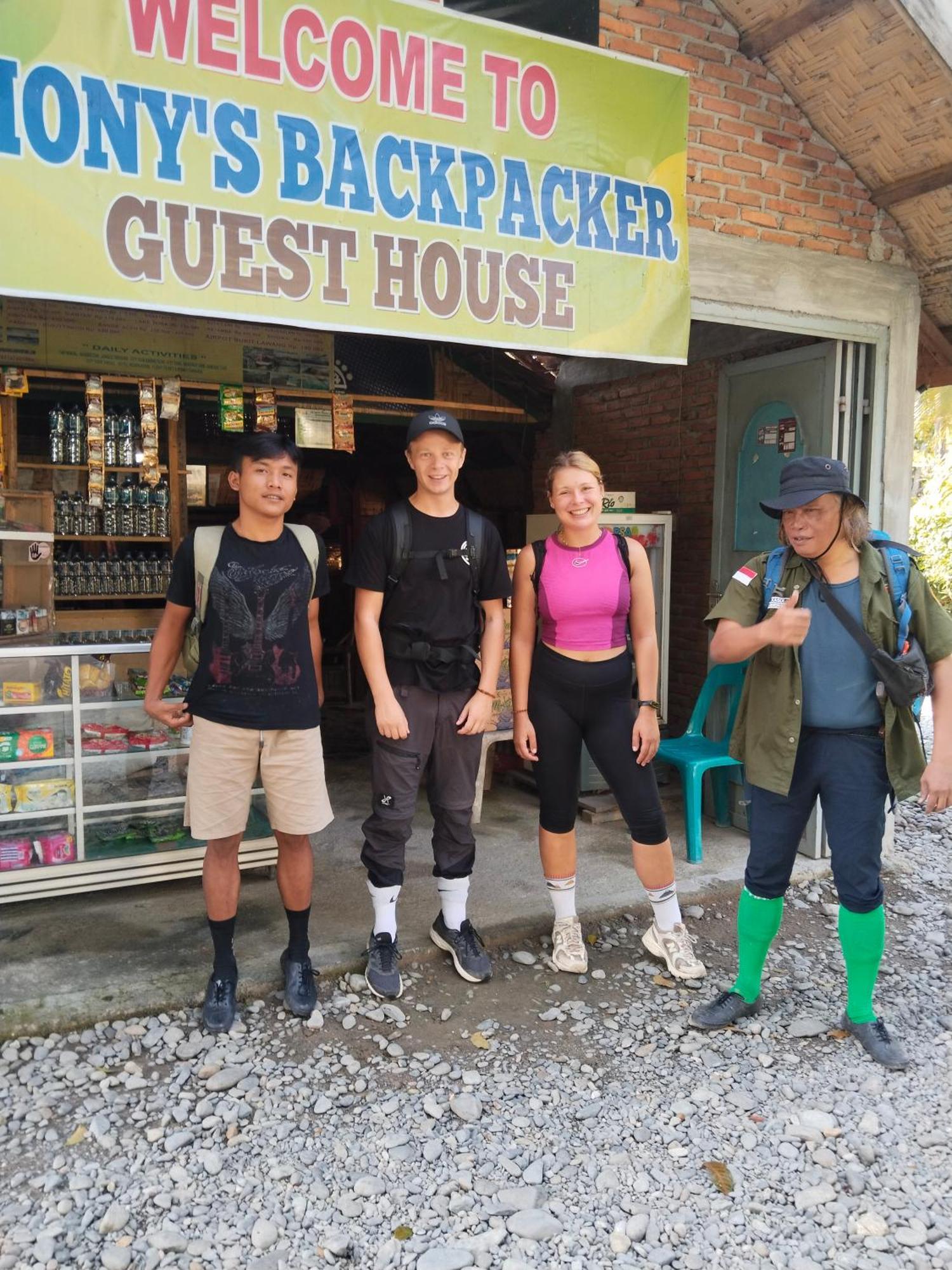 Jhony'S Backpacker-Guest House Only Stay Here Book Treking With Us Bukit Lawang Exterior photo