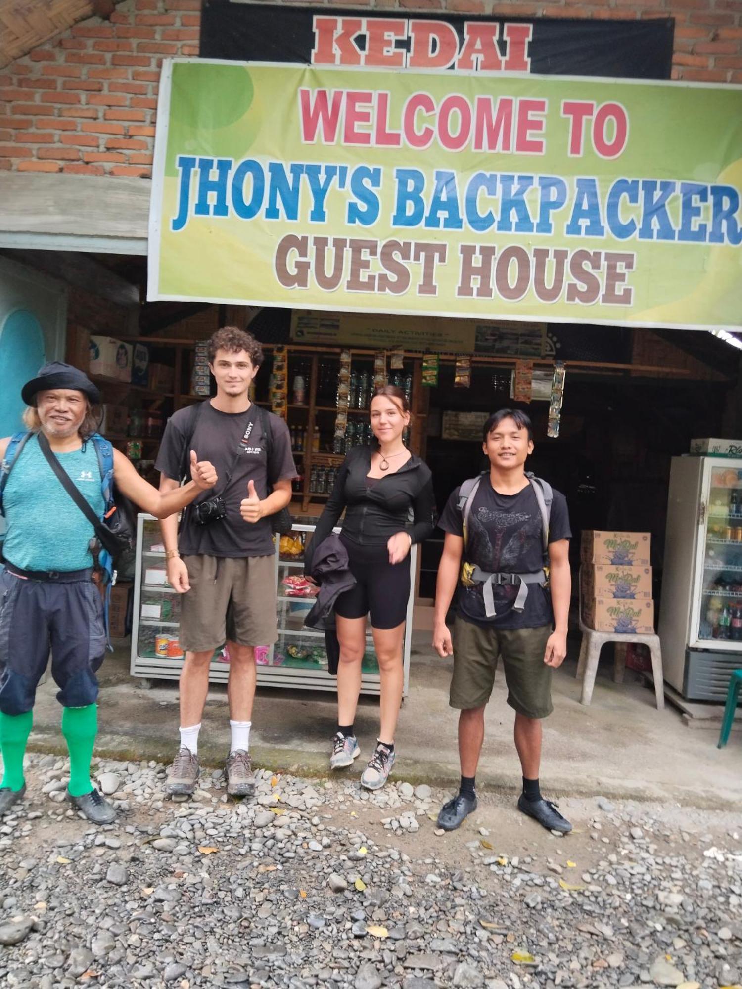 Jhony'S Backpacker-Guest House Only Stay Here Book Treking With Us Bukit Lawang Exterior photo