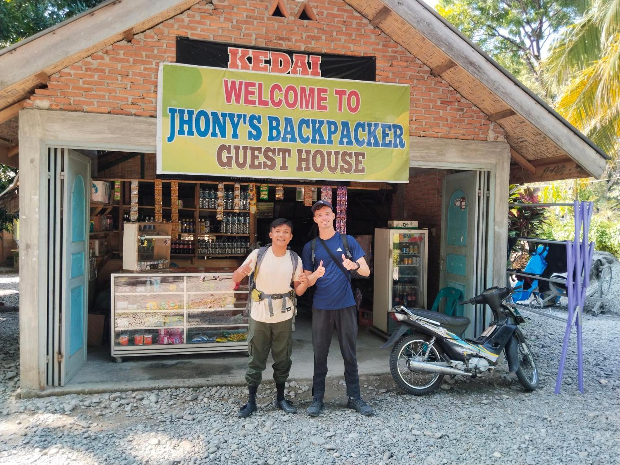 Jhony'S Backpacker-Guest House Only Stay Here Book Treking With Us Bukit Lawang Exterior photo