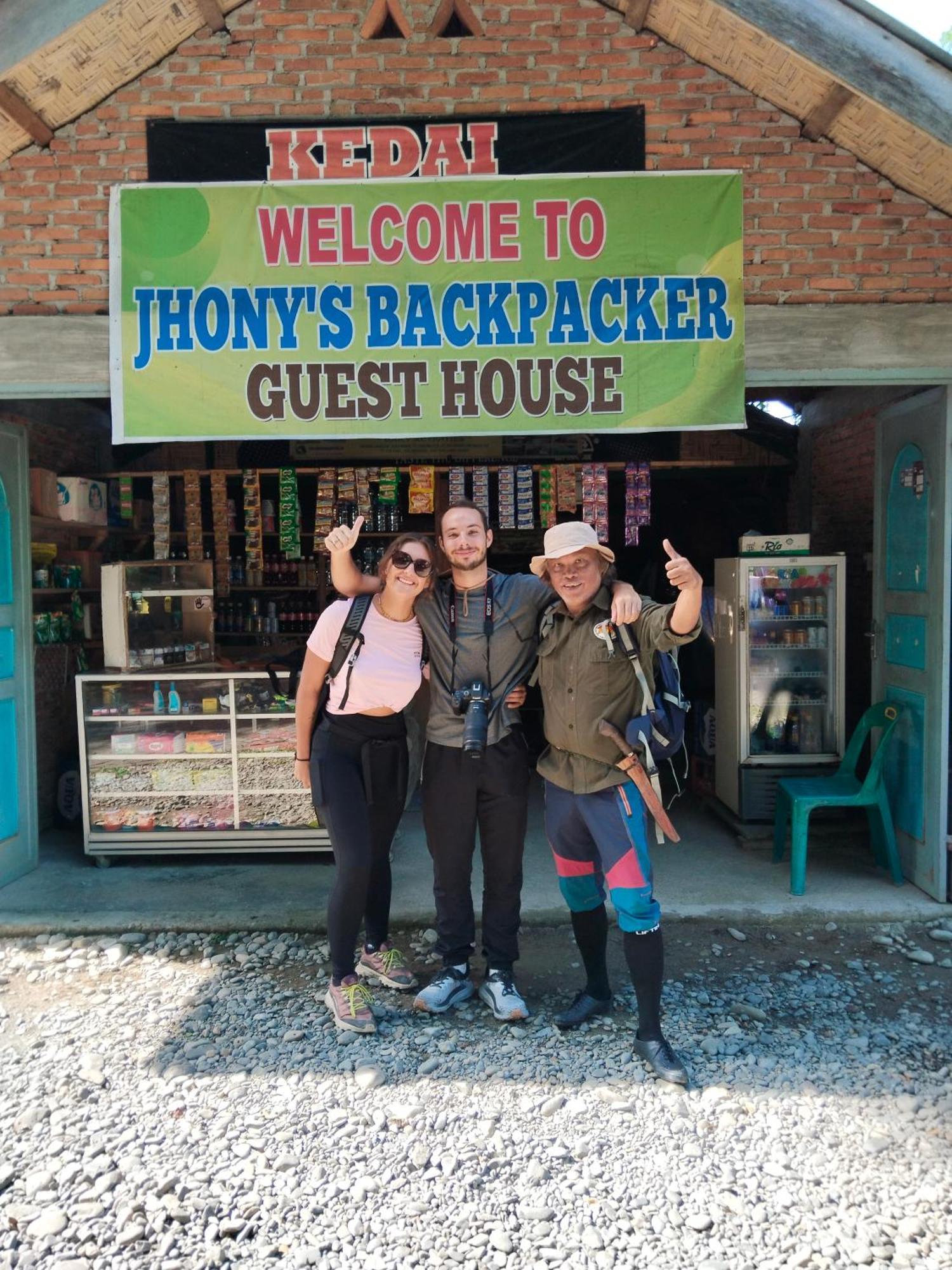 Jhony'S Backpacker-Guest House Only Stay Here Book Treking With Us Bukit Lawang Exterior photo