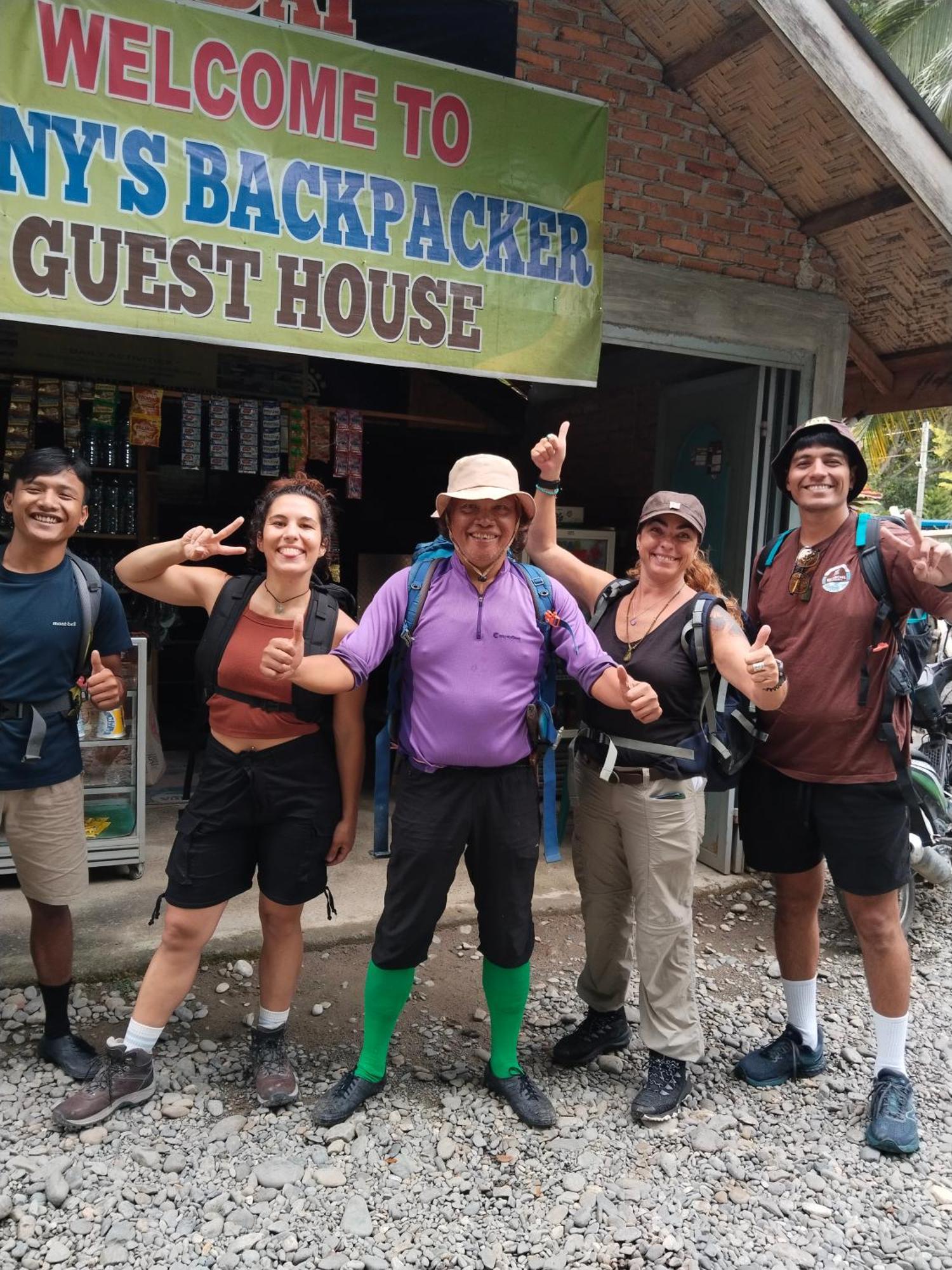 Jhony'S Backpacker-Guest House Only Stay Here Book Treking With Us Bukit Lawang Exterior photo